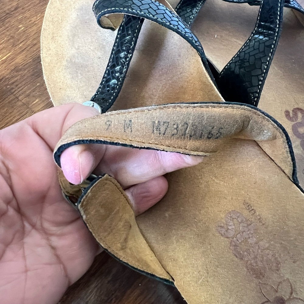 SAS Shelly Black Snake Embossed Leather Toe Loop Sandals Comfort Arch Support 9 - Picture 9 of 9